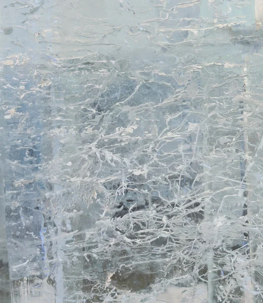 Παγόμορφο διαφανής τοίχος του πάγου με μοτίβα. — Φωτογραφία Αρχείου