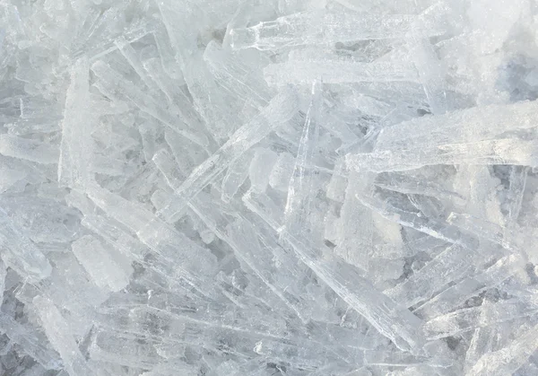 Piezas alargadas de hielo en primer plano —  Fotos de Stock