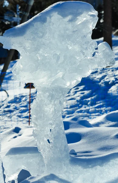 La fusión de la figura de hielo . — Foto de Stock