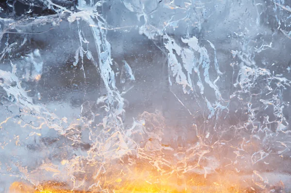 パターンが付いている氷の氷河の透明な壁. — ストック写真