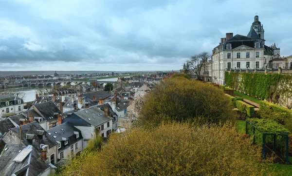 Blois en el río Loira (Francia ). — Foto de Stock