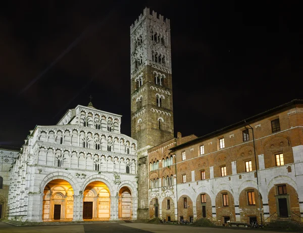 Lucca natt stadsutsikt. — Stockfoto