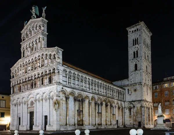 Lucca vista de noche de la ciudad . — Foto de Stock