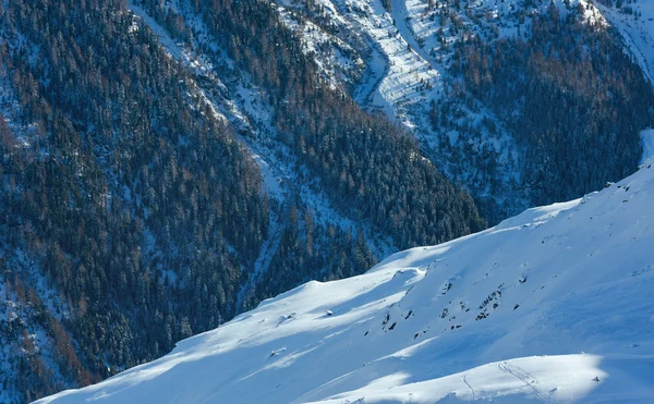 Pista di montagna invernale . — Foto Stock