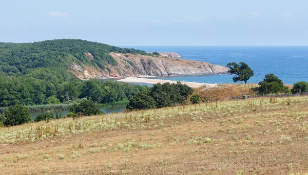 Letní krajina pobřeží (Bulharsko, Sinemorets). — Stock fotografie