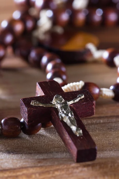 Rosary beads on a table — Stock Photo, Image