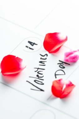 Sevgililer günü bir takvimde işaretlenmiş 