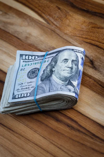 Cash money over wood — Stock Photo, Image