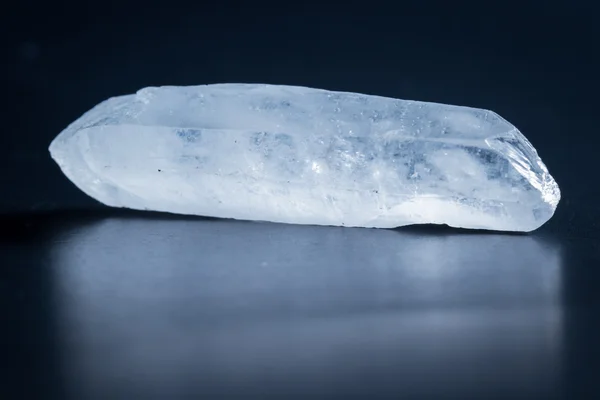 Clear quartz crystal — Stock Photo, Image