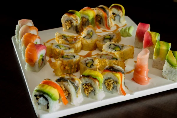 Prato de sushi preparado na hora — Fotografia de Stock