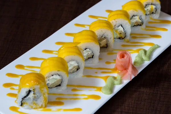Plato de sushi recién preparado — Foto de Stock