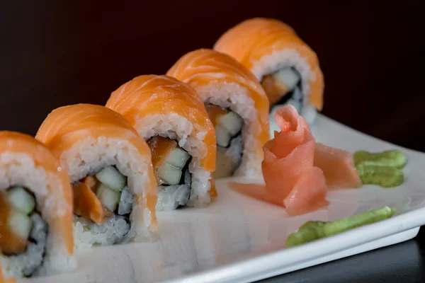 Świeżo przygotowane sushi danie — Zdjęcie stockowe