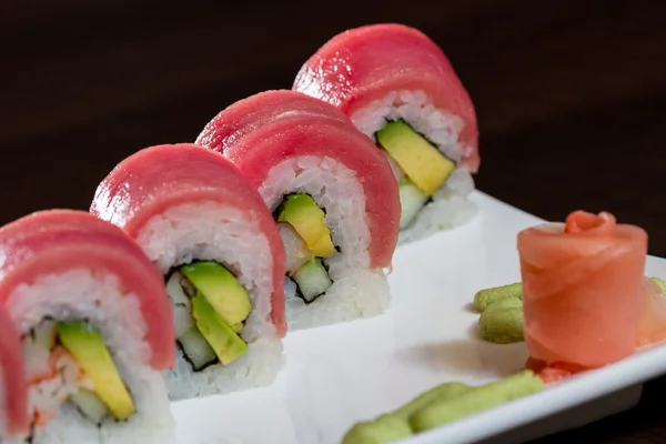 Świeżo przygotowane sushi danie — Zdjęcie stockowe