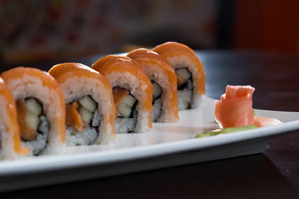 Prato de sushi preparado na hora — Fotografia de Stock