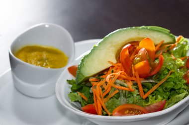 Avokado salatası yenileniyor 