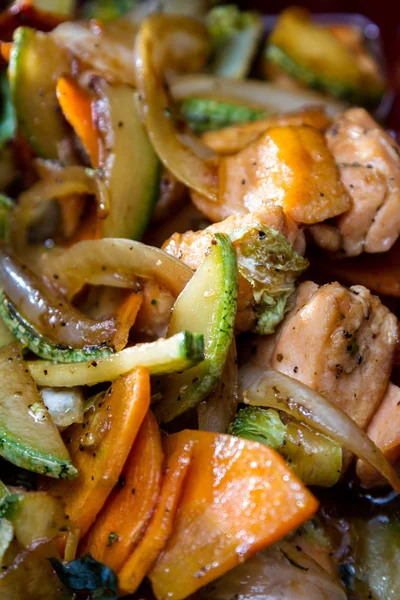 Sauteed, salmon and vegetables — Stock Photo, Image