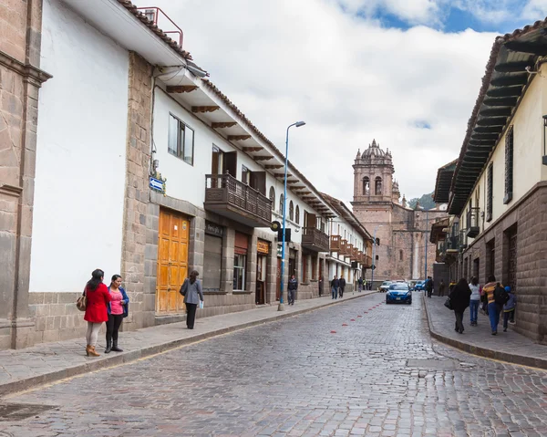 A Cusco katedrális oldalnézete sétálva — Stock Fotó