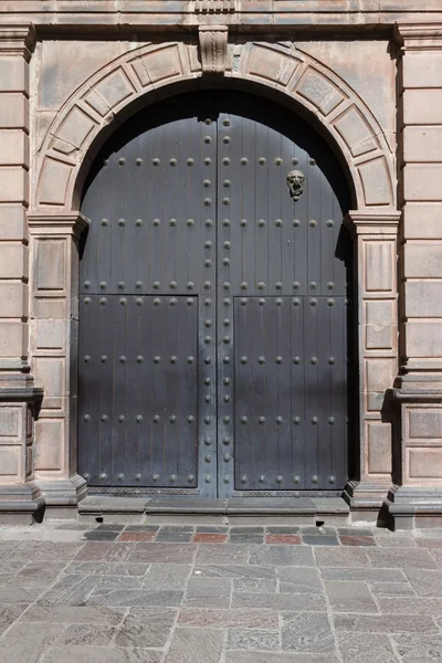 Haustür für den Santo-Domingo-Tempel in Peru — Stockfoto