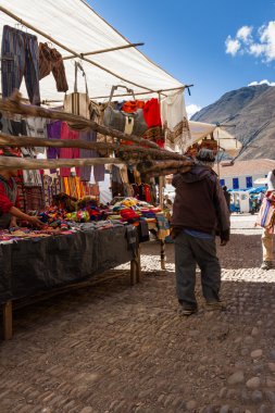 Perulu adam Polonyalılar Pisac içinde taşıma