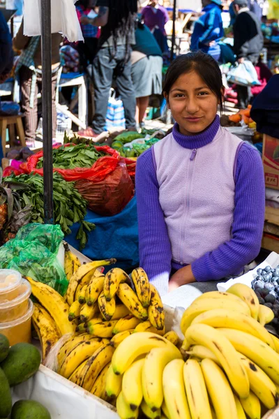 Frutas y verduras en el Mercado, Perú — Foto de Stock