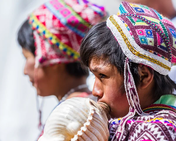 Children in traditional Quechua clothes — Stock Photo, Image