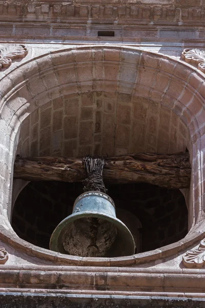 Grote bel in een kerk — Stockfoto