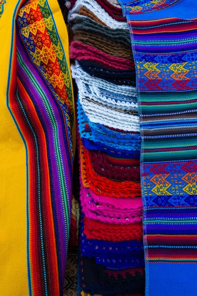 Traditional Peruvian textiles — Stock Photo, Image