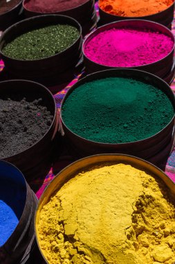 doğal mineral gelen renkli boyalar 