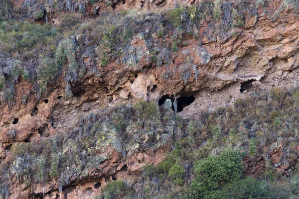 Inca kerkhof op een klif — Stockfoto