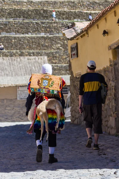 Cultura y estilo de vida peruano en Ollantaytambo — Foto de Stock