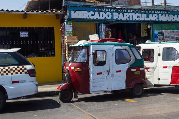 Three wheeler taxi mototaxi — Stock Photo, Image