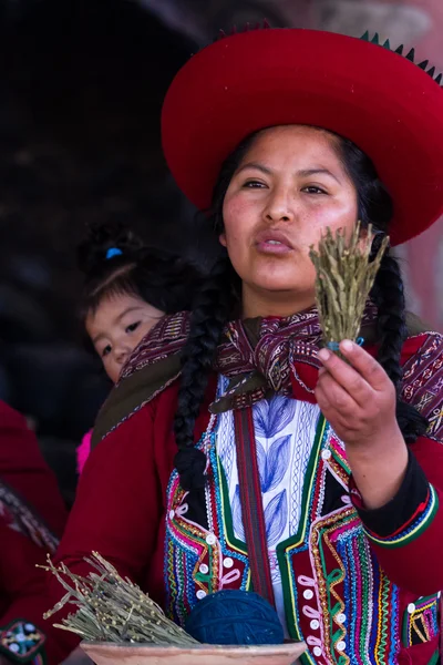 Weaver woman in Chinchero — Stock Photo, Image