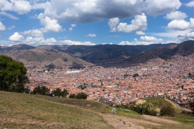 Cusco şehirden sitesaqsaywaman görünümünü 