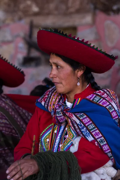 Weaver kvinna i Chinchero — Stockfoto