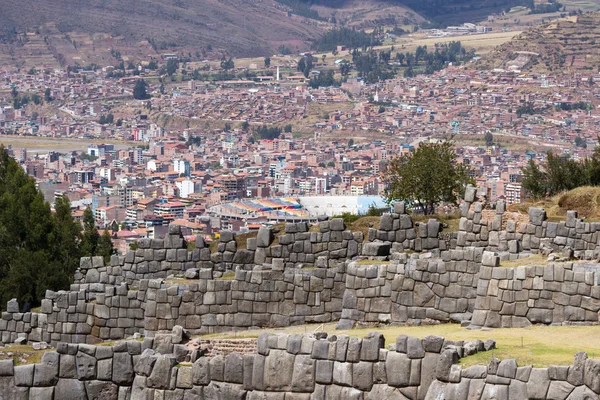 Cusco stadion von saqsaywaman aus gesehen — Stockfoto