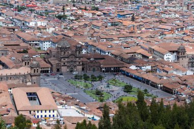 Cusco Katedrali ve Plaza de Armas 'ın manzarası 