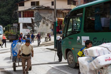 Kaynakları el ile teslim işçi 