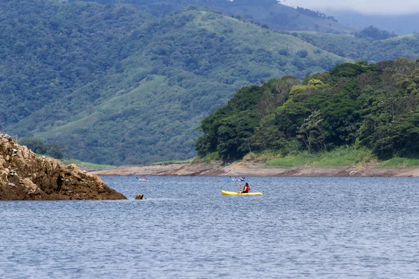 Kajaktour auf dem Arenal-See — Stockfoto