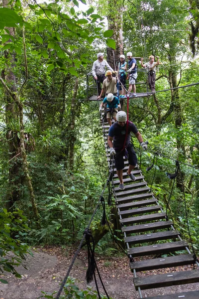 Zip line canopy tours in Costa Rica — Stockfoto