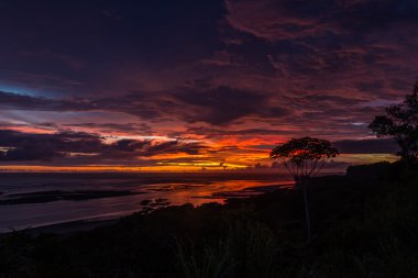 Kosta Rika günbatımı 