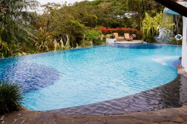 tropikal Yüzme Havuzu 