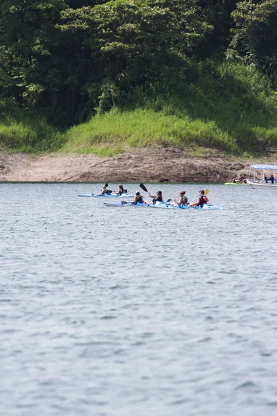 Paseo en kayak por el lago Arenal —  Fotos de Stock