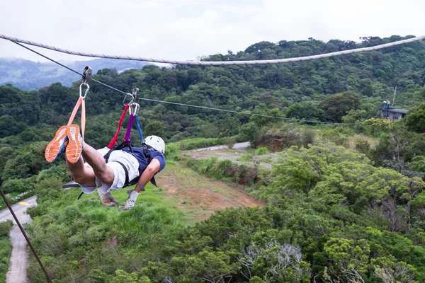 Zip line canopy tours in Costa Rica — Stockfoto