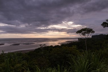 Kosta Rika günbatımı 