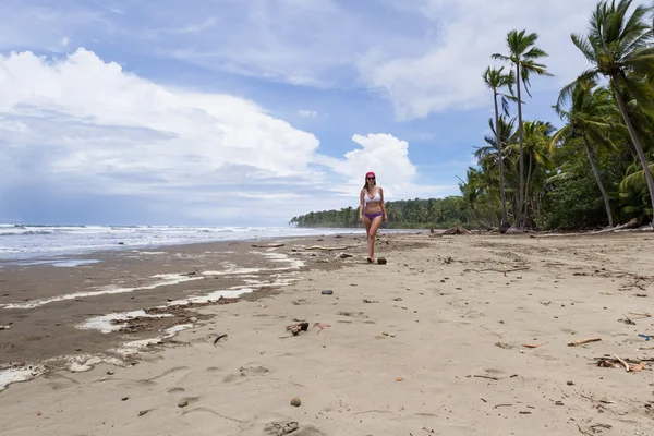 Modelo en la playa — Foto de Stock