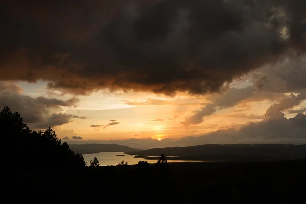 Lago Arenal reflejo del sol —  Fotos de Stock