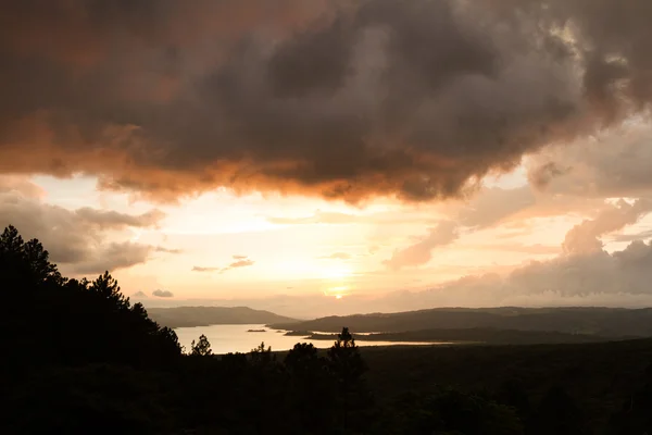 Arenal jezero odraz slunce — Stock fotografie