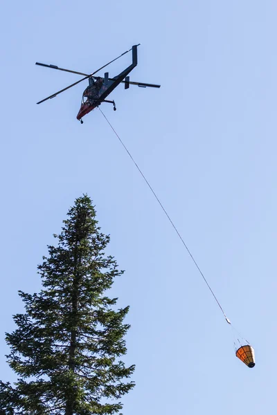 Pierwsza reakcja ogniu helikopter — Zdjęcie stockowe