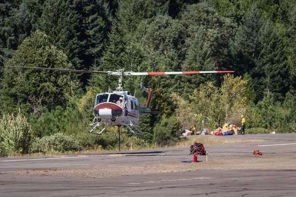 Helikopter pemadam kebakaran — Stok Foto
