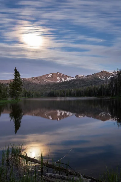 Éjszakai tájkép a yellowstone — Stock Fotó